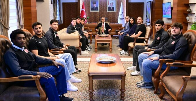 Yurtlig Türkiye Şampiyonları Vali Kök’ü Ziyaret Etti