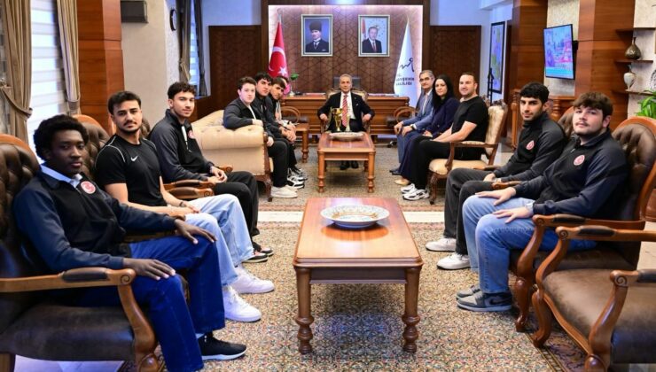 Yurtlig Türkiye Şampiyonları Vali Kök’ü Ziyaret Etti