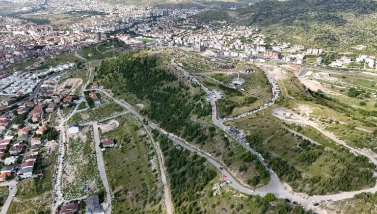 Uçurtma Şenliği’nde Gökyüzü Uçurtmalarla Süslendi