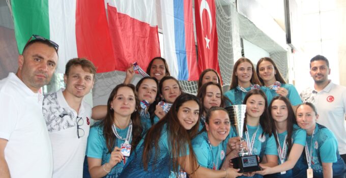 Nevşehir Belediyesi Kadın Sutopu Takımı Türkiye Üçüncüsü Oldu