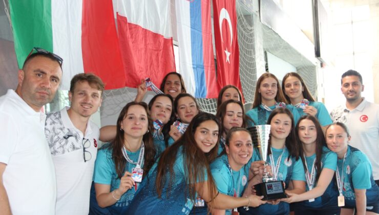 Nevşehir Belediyesi Kadın Sutopu Takımı Türkiye Üçüncüsü Oldu