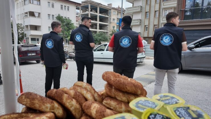 Ülkü Ocakları Sınav Öncesi İkramda Bulundu