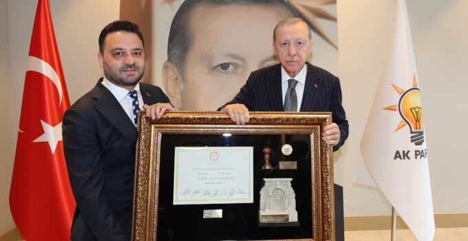 Başkan Aygün, Cumhurbaşkanı Erdoğan’a Mustafapaşa’nın Sembollerini Takdim Etti