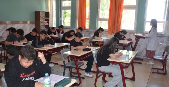 Kardelen’de LGS Sınavı Öncesinde Son Prova Yapıldı