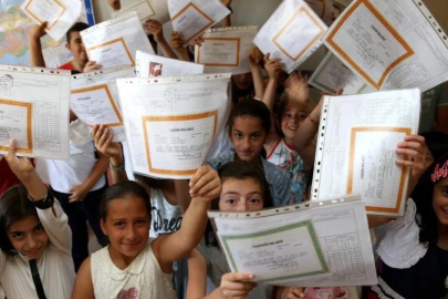 18 Milyon Öğrenci Yarın Karne Alıp Yaz Tatiline Girecek
