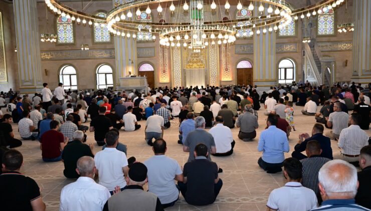 Külliye Camii’nde Kur’an-ı Kerim Tilaveti ve Dua Programı Düzenlendi.