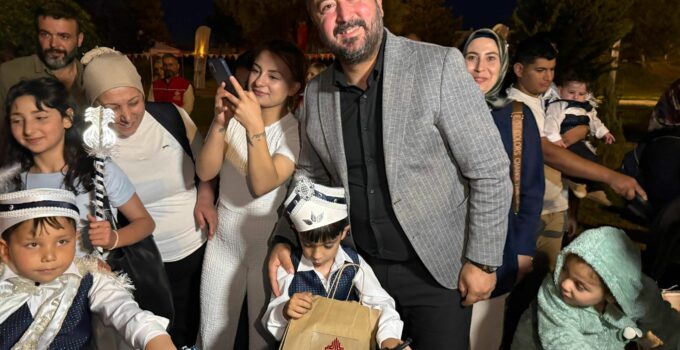 Milletvekili Çalışkan, 500 Yıllık Vakıf Geleneğinin Yaşatıldığı Şölende 23 Çocuğun Sevincine Ortak Oldu