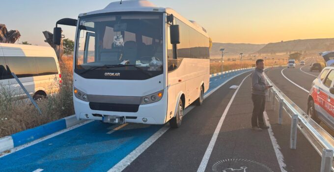Bisiklet Yolunu Kullanan Motorlu Araç Sürücülerine Jandarma Geçit Vermedi