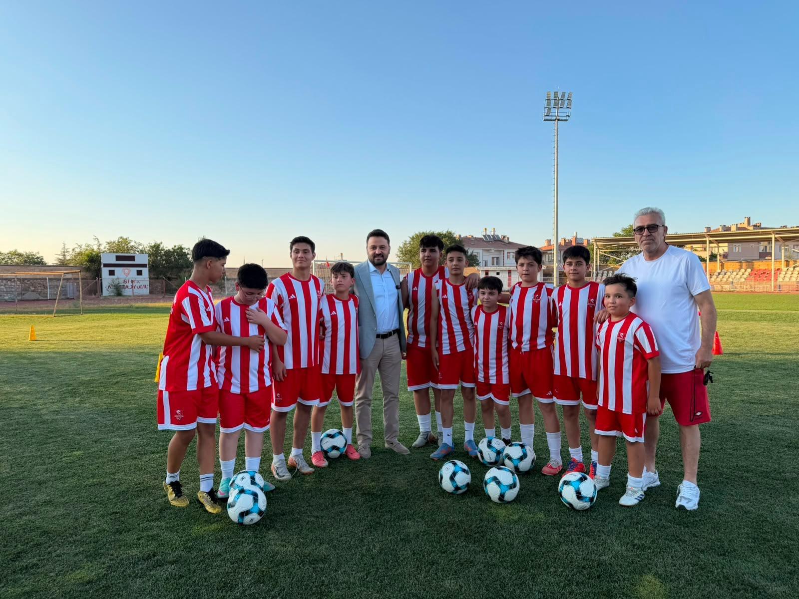 Başkan Aygün, Nevşehir Spor Futbol Okullarını Ziyaret Etti