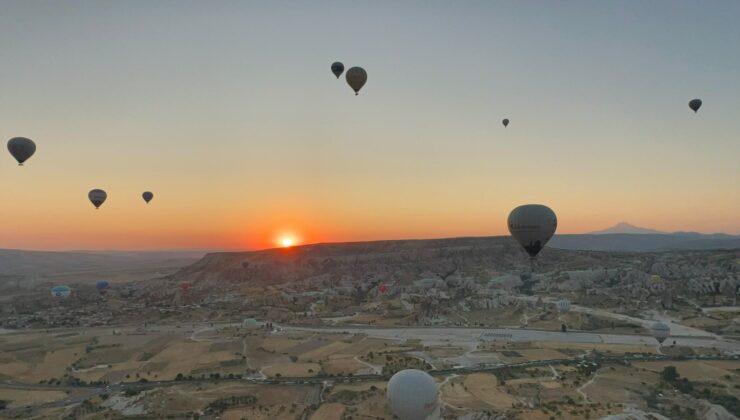 Rüzgar engeli! Kapadokya Balon Festivali Bir Gün Ertelendi