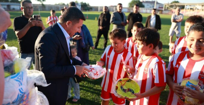 Belediye Başkanı Arı, Nevşehir Spor Futbol Okulları’nı ziyaret etti