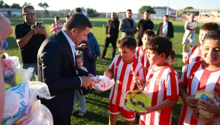 Belediye Başkanı Arı, Nevşehir Spor Futbol Okulları’nı ziyaret etti