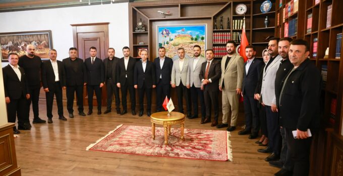 Ak Parti Teşkilatlarından Belediye Başkanı Rasim Arı’ya Ziyaret