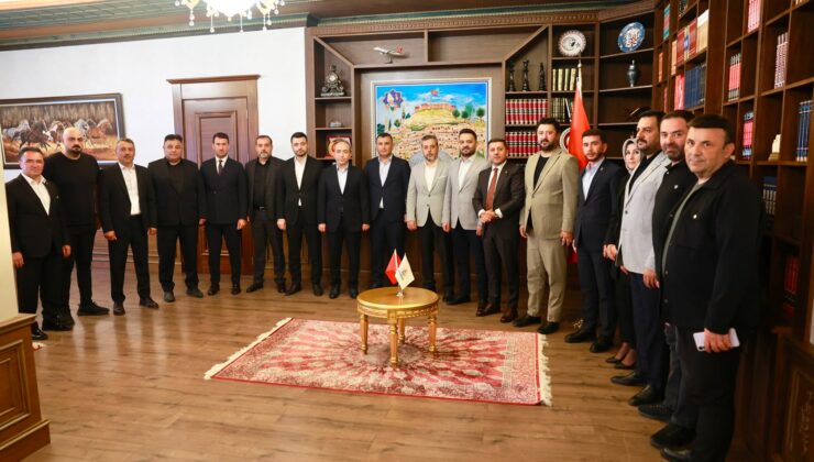 Ak Parti Teşkilatlarından Belediye Başkanı Rasim Arı’ya Ziyaret
