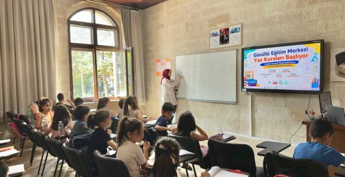Nevşehir Belediyesi Gönüllü Eğitim Merkezi’nde Yaz Kursları Devam Ediyor