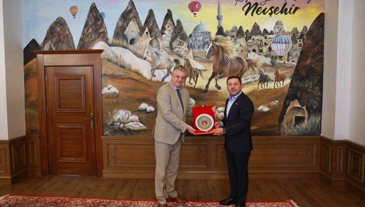 Moldova Ankara Büyükelçisi Oleg Serebrian’dan Başkan Arı’ya Ziyaret