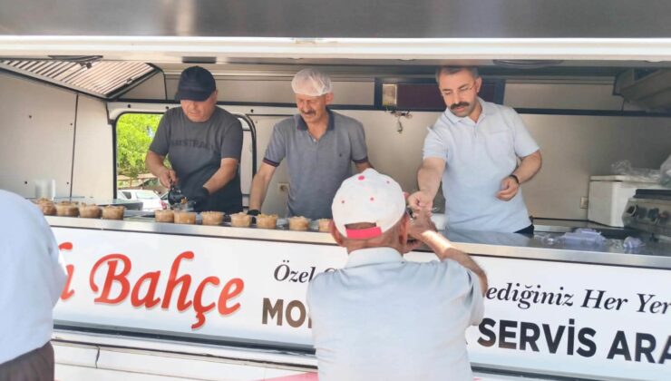 Karapınar Belediyesi’nden Aşure İkramı: 600 Kişiye Aşure Dağıtıldı