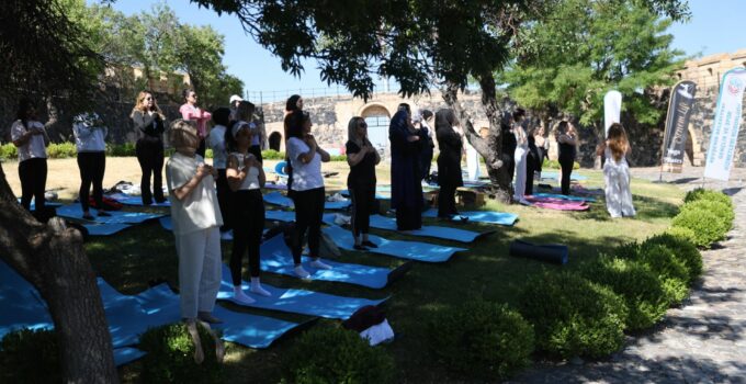 Nevşehir Kalesi’nde Kadınlara Ücretsiz Yoga ve Aerobik Pilates Etkinliği