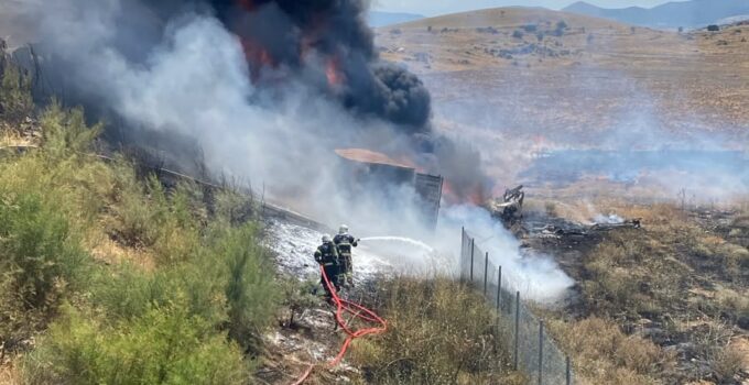 Nevşehir’de Devrilen Tır Alevlere Teslim Oldu: Sürücü Hayatını Kaybetti