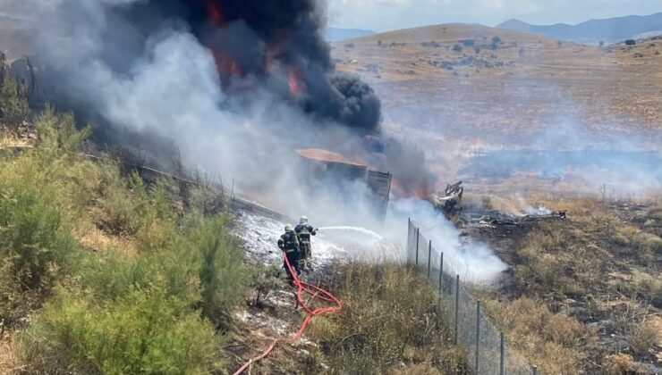 Nevşehir’de Devrilen Tır Alevlere Teslim Oldu: Sürücü Hayatını Kaybetti