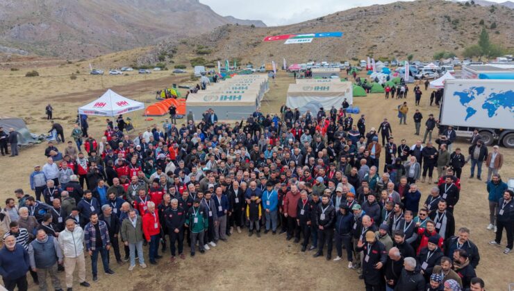 Nevşehir İHH Heyeti Büyük Türkiye Teşkilat Toplantısı’na Katıldı