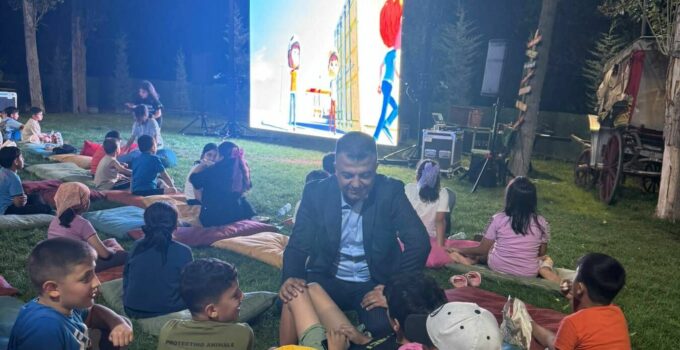 Nar’da Çocuklar Açık Hava Sinemasında Buluştu