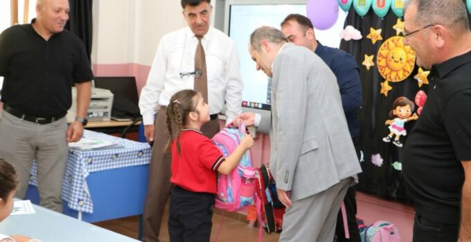 Başkan Çamcı’dan Uçhisar’da Minik Öğrencilere Okul Hediyesi