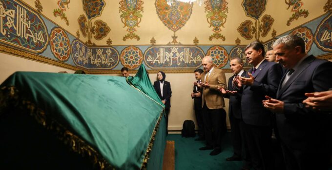TBMM Başkanı Kurtulmuş, Hacı Bektaş Veli Türbesi’ni Ziyaret Etti
