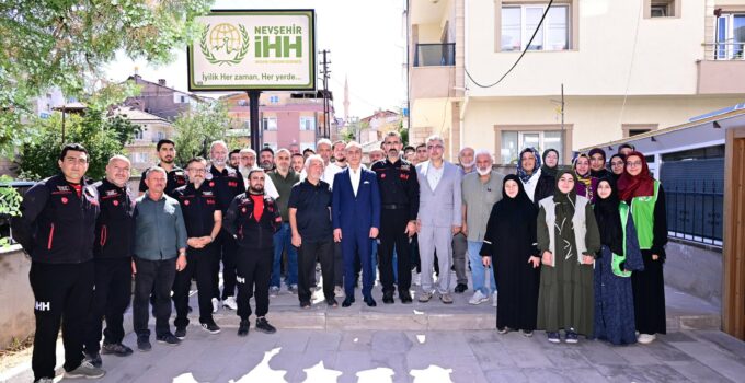 Vali Kök’ten Nevşehir İHH’ya ziyaret