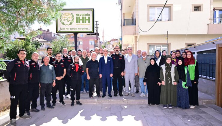 Vali Kök’ten Nevşehir İHH’ya ziyaret