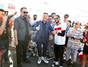 Belediye Başkanı Rasim Arı, Patenci Gençlerle Buluştu