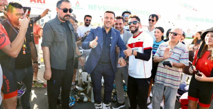 Belediye Başkanı Rasim Arı, Patenci Gençlerle Buluştu
