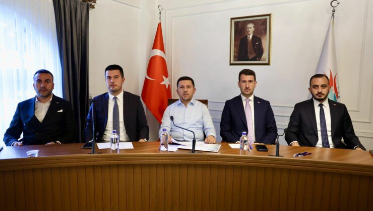 Belediye Başkanı Arı, Birim Müdürleri ile Toplantı Yaptı