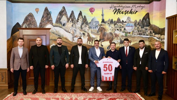 Belediye Başkanı Rasim Arı, Nevşehirspor Yönetimini Ağırladı