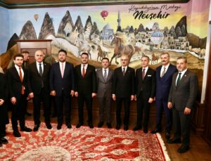 Ulaştırma Ve Altyapı Bakanı Uraloğlu’dan Başkan Arı’ya Ziyaret